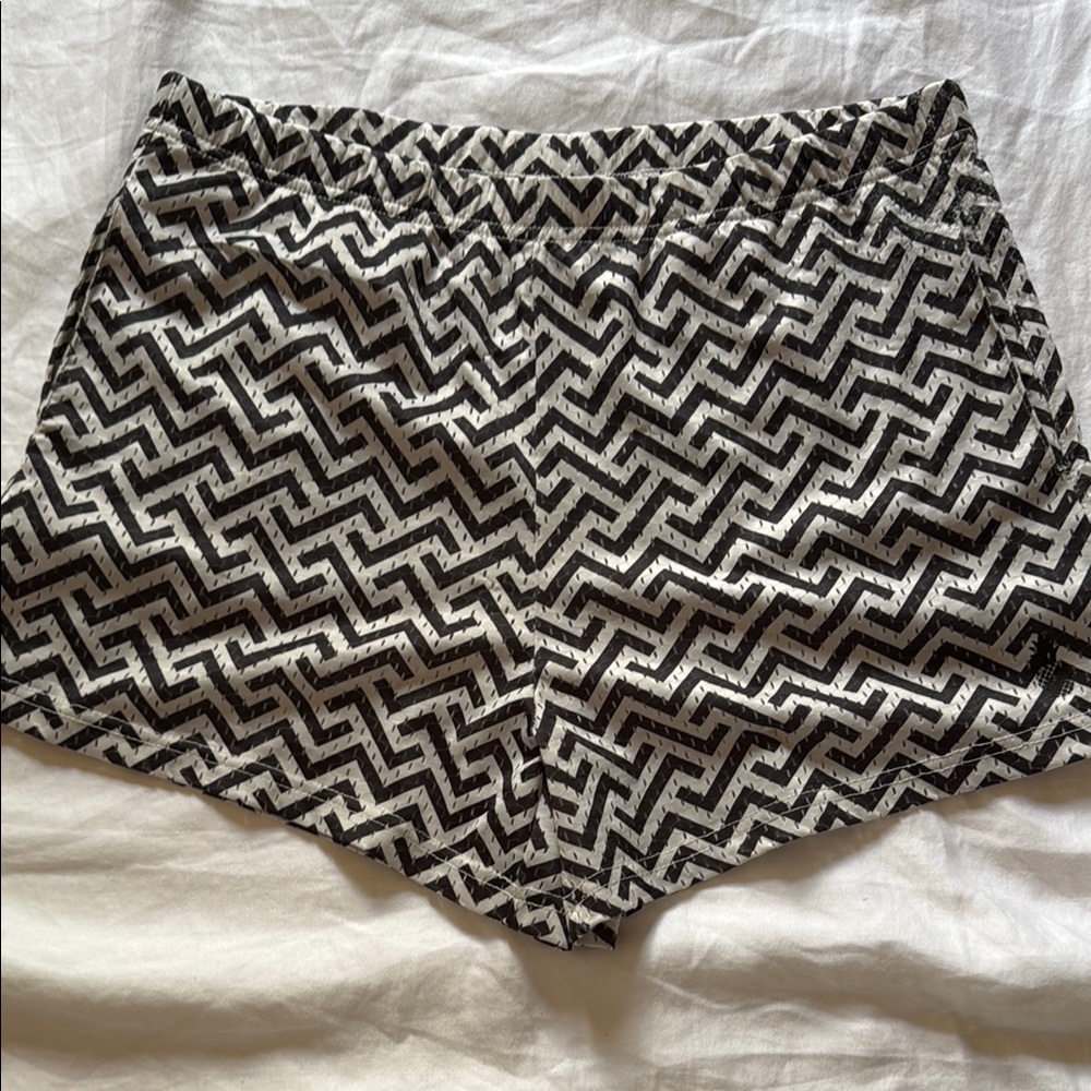 Black and White Zigzag Mens JJMALIBU Shorts SIZE SMALL